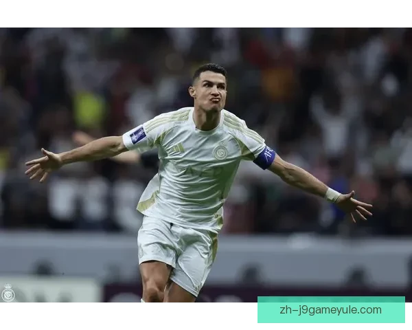 利雅得胜利训练场迎回C罗核心